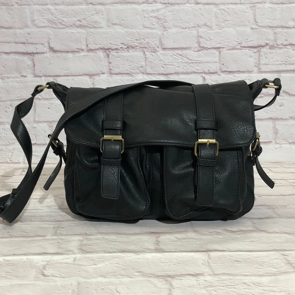 Antik Kraft Black faux Leather Messenger Bag with Front Buckle Pockets. XL Used